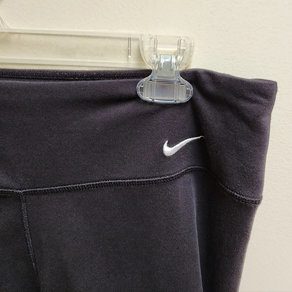 Nike DriFit Black Leggings Cropped Size L